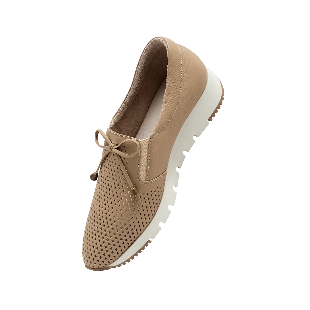 Platform tennis shoes in cappuccino-colored leather