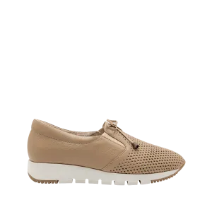 Platform tennis shoes in cappuccino-colored leather
